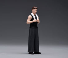 Load image into Gallery viewer, 1:24 Painted Figure Model Miniature Resin Diorama Mechanic Worker Man Towel Boy