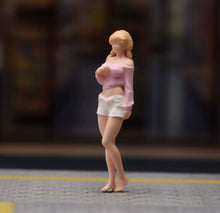 Load image into Gallery viewer, 1:24 Painted Figure Model Miniature Resin Diorama Sand Pretty Blond Girl