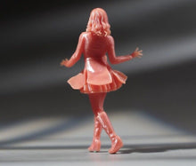 Load image into Gallery viewer, 1:64 Painted Unpainted Figure Model Miniature Resin Diorama Sand Walking Lady