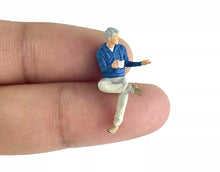 Load image into Gallery viewer, 1:64 Painted Figure Mini Model Miniature Resin Diorama Set Beauty Man Chair Sand