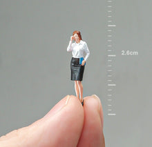 Load image into Gallery viewer, 1:64 Painted Figure Mini Model Miniature Resin Diorama Golf Man Secretary Lady New Scene
