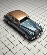 Load image into Gallery viewer, GFCC 1:64 Limited 1955 Silver Cloud I Classic Model Diecast Metal Car New Collection