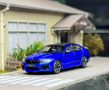 Load image into Gallery viewer, Howie 1:64 Blue F90 M5 Sedan Sports Model Diecast Metal Car New Collection