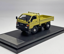 Load image into Gallery viewer, Master 1:64 Dyna Pickup Truck Model Diecast Metal Car Box