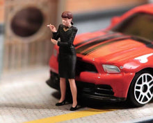 Load image into Gallery viewer, 1:64 Painted Figure Model Miniature Resin Diorama Sand Toy Smoking Beauty Lady