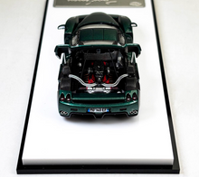 Load image into Gallery viewer, King 1:64 Green Enzo Super Racing Sports Figure Model Diecast Metal CarNew
