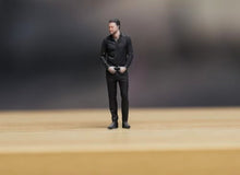 Load image into Gallery viewer, 1:64 Painted Figure Model Miniature Resin Diorama Sand Black Shirt Man Cool Guy