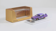 Load image into Gallery viewer, GOC 1:64 Purple CTE Fleetwood American Classic Model Diecast Metal Car New Collection