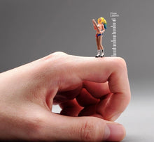 Load image into Gallery viewer, 1:64 Painted Unpainted Figure Model Miniature Resin Diorama Sand Female Clown New