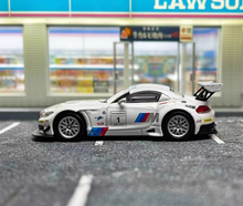 Load image into Gallery viewer, Maxwell 1:64 White Z4 GT3 Racing #1 Sports Model Diecast Metal Car New Collection