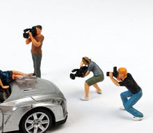 Load image into Gallery viewer, 1:64 Painted Figure Mini Model Miniature Resin Diorama Camera Man Photographer