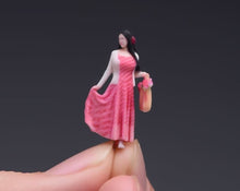Load image into Gallery viewer, 1:64 Painted Figure Model Miniature Resin Diorama Toy Casual Boy Pink Dress Girl