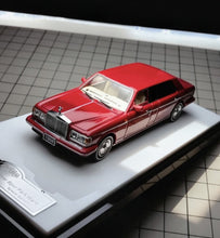 Load image into Gallery viewer, GFCC 1:64 HEC Red 1998 Silver Spur Park Ward Model Diecast Metal Car New Collection