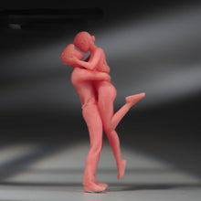 Load image into Gallery viewer, 1:64 Painted Unpainted Figure Model Miniature Resin Diorama Sand Kissing Lovers New