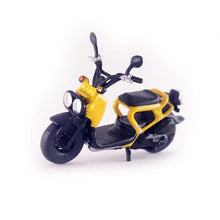 Load image into Gallery viewer, 1:64 Painted Figure Mini Model Miniature Resin Diorama Vintage Motocycle Man YL