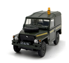 Load image into Gallery viewer, 1:76 Royal Air Force SUV Off Road Vintage Classic Model Diecast Metal Car