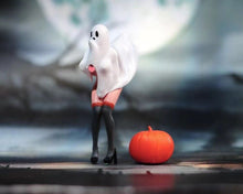 Load image into Gallery viewer, 1:64 Painted Figure Model Miniature Resin Diorama Sand Halloween Girl Ghost Toy