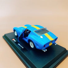 Load image into Gallery viewer, Bburago 1:24 250 GTO Classic Racing Sports Model Toy Diecast Metal Car BN