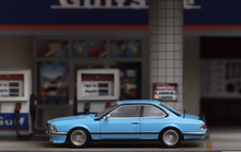 Load image into Gallery viewer, SW 1:64 Blue E24 635 CSI Couple Classic Sports Model Diecast Metal Car New