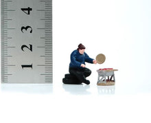 Load image into Gallery viewer, 1:64 Painted Figure Model Miniature Resin Diorama Sand Barbecue Set Drinking Toy