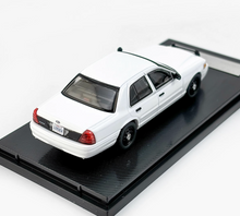 Load image into Gallery viewer, Rollin 1:64 White CV CROWN VICTORIA Police Model Diecast Metal Car New Collection