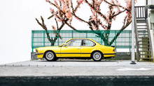 Load image into Gallery viewer, SW 1:64 Yellow E24 635 CSI Couple Classic Sports Model Diecast Metal Car New