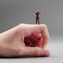Load image into Gallery viewer, 1:64 Painted Unpainted Figure Model Miniature Resin Diorama Sand Traveling Man New