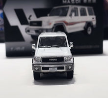 Load image into Gallery viewer, Masdi 1:64 White Land Cruiser LC76 ORV SUV Sports Model Diecast Metal Car New Collection