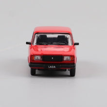 Load image into Gallery viewer, Perka 1:64 Red 1970 LADA 2105 Classic Vintage Model Diecast Metal Car New Collection