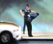 Load image into Gallery viewer, 1:64 Painted Figure Model Miniature Resin Diorama Sand Crimal Offender Hostage Collection