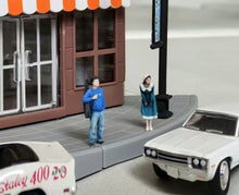 Load image into Gallery viewer, 1:64 Painted Figure Model Miniature Resin Diorama Sand Pretty Woman GIrl Dress