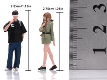 Load image into Gallery viewer, 1:64 Painted Figure Model Miniature Resin Diorama Toy Sand Couple Lovers Fashion