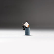 Load image into Gallery viewer, 1:64 Painted Unpainted Figure Model Miniature Resin Diorama Sand Toy Guitar Boy New