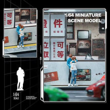 Load image into Gallery viewer, 1:64 Painted Figure Mini Model Miniature Resin Diorama Sand Cuddle Couple Lover
