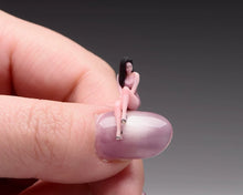 Load image into Gallery viewer, 1:64 Painted Figure Model Miniature Resin Diorama Toy Sand Sitting Sexy Woman