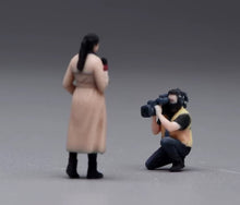 Load image into Gallery viewer, 1:64 Painted Figure Model Miniature Resin Diorama street interview Host Camera B