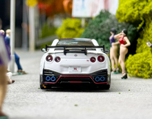 Load image into Gallery viewer, Inno 1:64 JDM White Carbon GT-R R35 NISMO Sports Model Diecast Metal Car New Collection