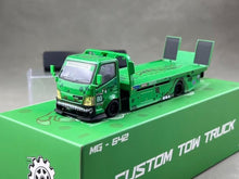 Load image into Gallery viewer, MT 1:64 Green H300 Custom Tow Flatbed Truck Dinosaur Model Diecast Metal Car
