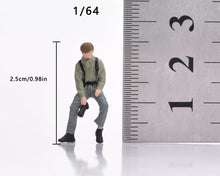 Load image into Gallery viewer, 1:64 Painted Figure Model Miniature Resin Diorama Toy Sand Photographer Cool Man
