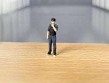 Load image into Gallery viewer, 1:64 Painted Figure Model Miniature Resin Diorama Policeman With Walkie-talkie