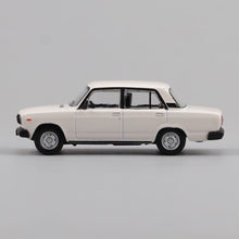 Load image into Gallery viewer, Perka 1:64 White 1970 LADA 2105 Classic Vintage Model Diecast Metal Car New Collection
