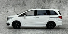 Load image into Gallery viewer, Masdi 1:64 White Odyssey RC3 Mini Van MPV Sports Model Diecast Metal Car New Collection