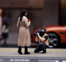 Load image into Gallery viewer, 1:64 Painted Figure Model Miniature Resin Diorama street interview Host Camera B