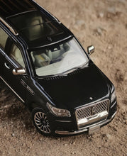 Load image into Gallery viewer, WTX 1:64 Green Navigator L Full Sized SUV Sports Model Diecast Metal Car New Collection