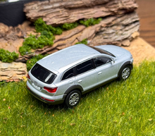 Load image into Gallery viewer, Masdi 1:64 2008 Silver Q7 FSI Quattro SUV Sports Model Diecast Metal Car New Collection