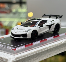 Load image into Gallery viewer, FW 1:64 White C8 ZR1 Coupe Sports Model Diecast Metal Car New Collection