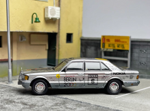 Load image into Gallery viewer, Master 1:64 Silver 560Sel W126 Sedan Classic Sport Model Diecast Metal Car