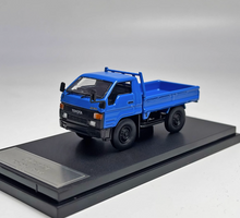 Load image into Gallery viewer, Master 1:64 Dyna Pickup Truck Model Diecast Metal Car Box