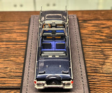 Load image into Gallery viewer, GOC 1:64 HEC Blue Continental X100 Luxury Limousine Model Diecast Metal Car