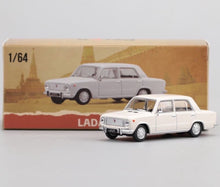 Load image into Gallery viewer, Perka 1:64 White 1970 LADA 2101 Classic Vintage Model Diecast Metal Car New Collection